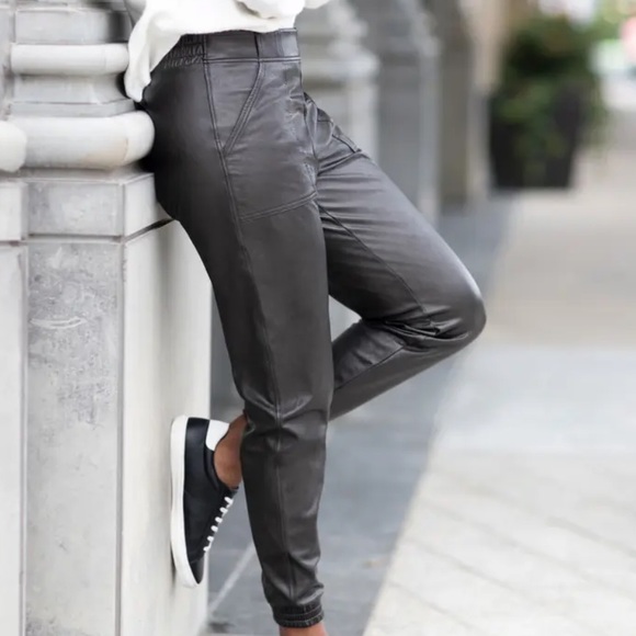 NEW! SPANX Faux Leather Jogger Pants BLACK, SIZE MEDIUM. 0864 - Picture 2 of 12